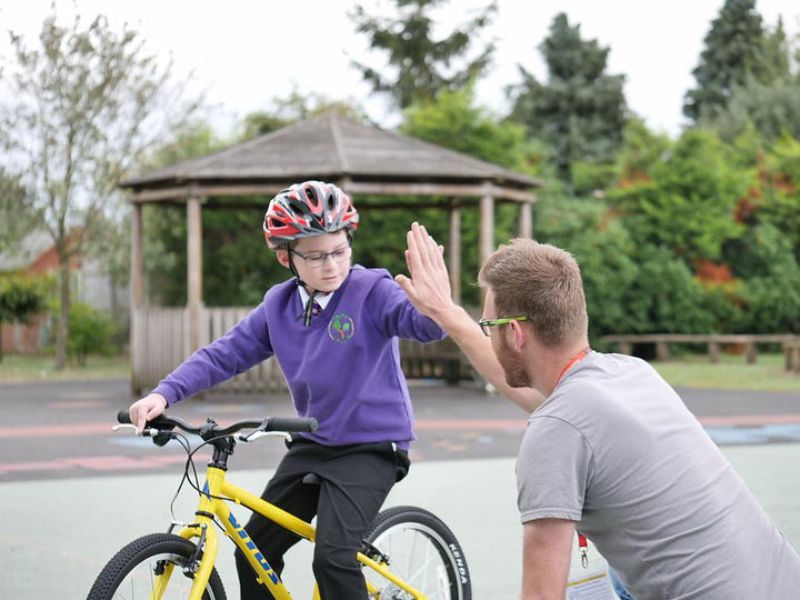 Inspiring cyclists: 9 year old boy with dyspraxia learns to ride a bike
